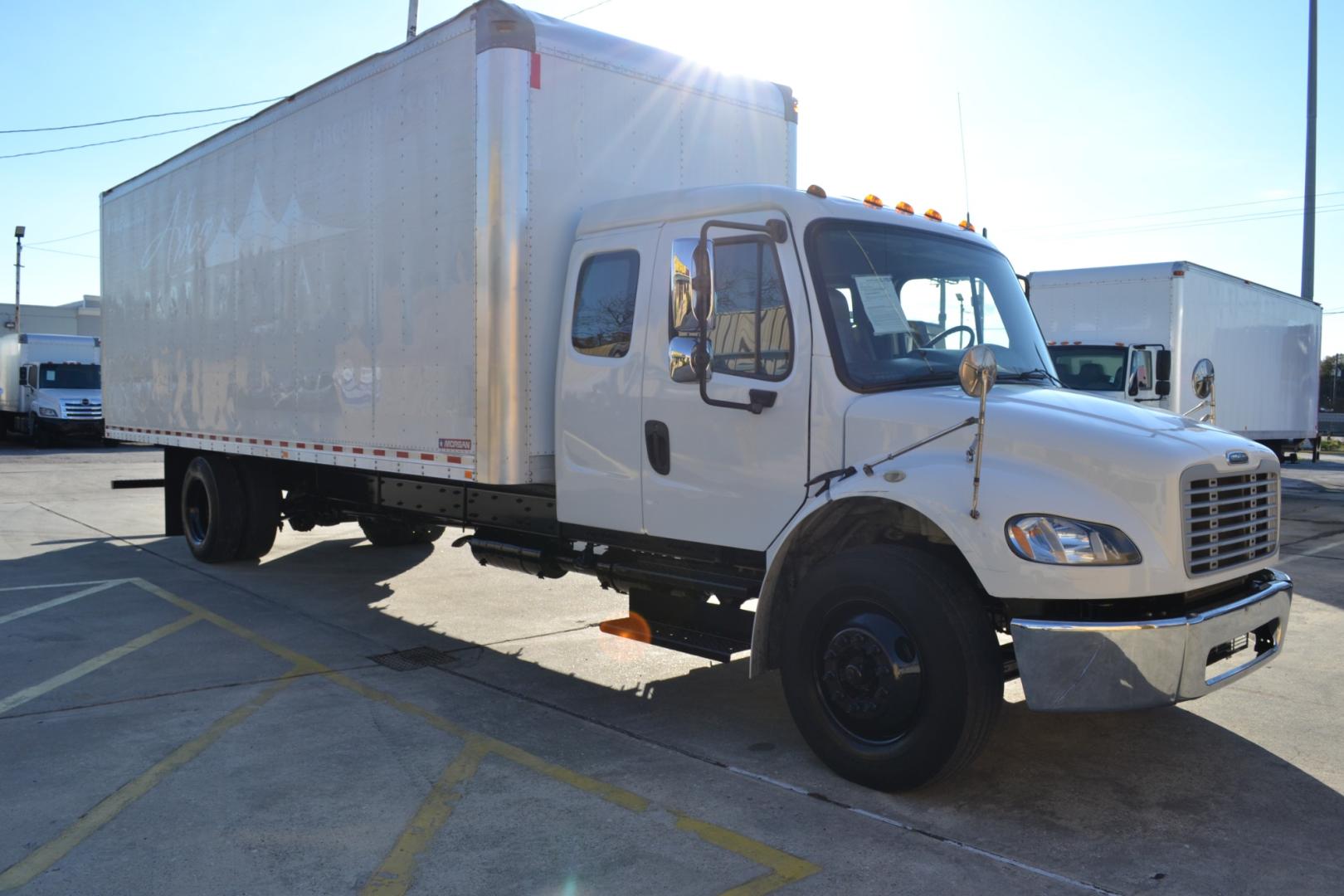 2017 WHITE /BLACK FREIGHTLINER M2-106 with an CUMMINS ISB 6.7L 260HP engine, ALLISON 2500RDS AUTOMATIC transmission, located at 9172 North Fwy, Houston, TX, 77037, (713) 910-6868, 29.887470, -95.411903 - 26,000LB GVWR NON CDL , MORGAN 26FT BOX, 13FT CLEARANCE, HEIGHT 103" X WIDTH 102", AIR RIDE, EXTENDED CAB BENCH SEAT, 80 GALLON FUEL TANK, POWER WINDOWS, LOCKS, & MIRRORS, COLD A/C, MAXON 3,000LB CAPACITY ALUMINUM LIFT GATE - Photo#2